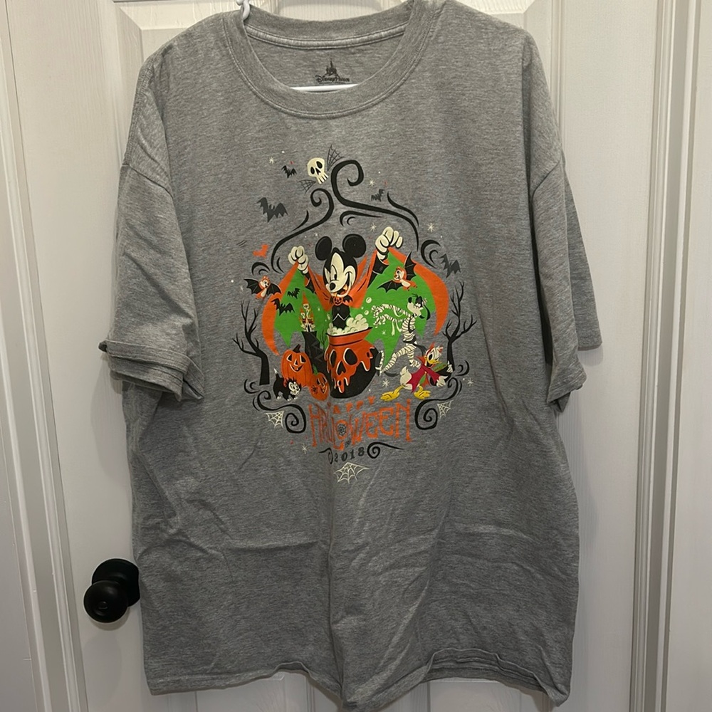 DISNEY Halloween 2018 Grey T-Shirt SIZE: XXL